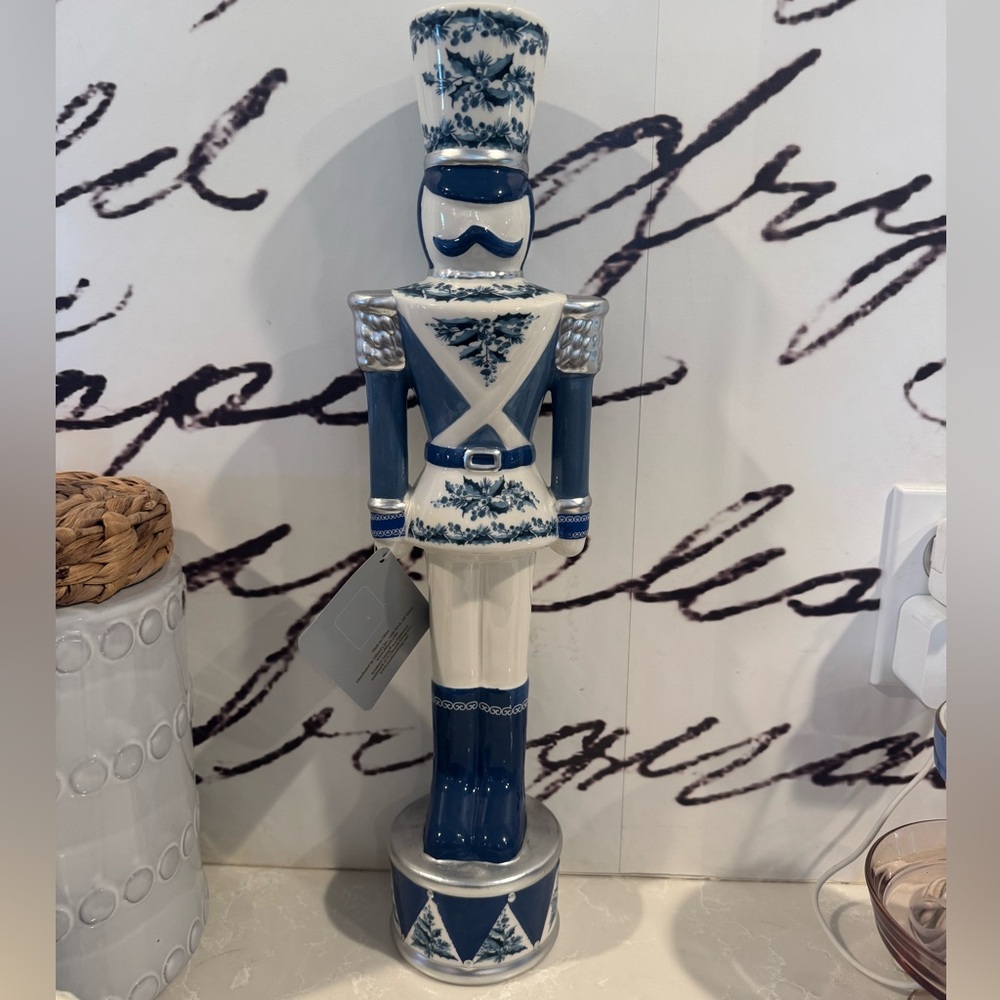 RARE LARGE Southern Living chinoiserie blue & white NUTCRACKER. CHRISTMAS